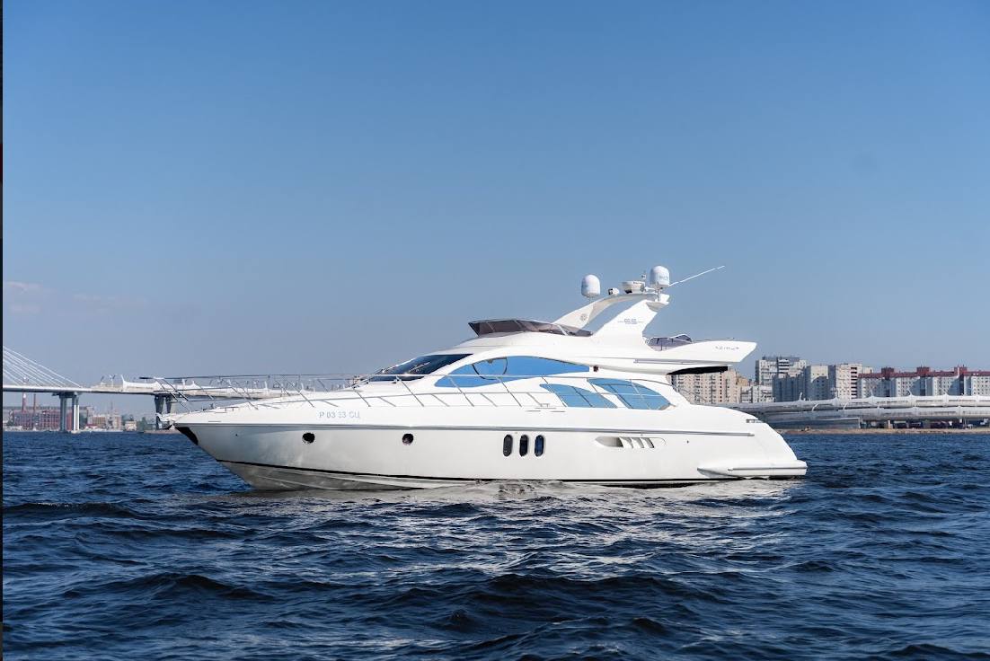 Аренда яхты Azimut 55 с капитаном в Санкт-Петербурге