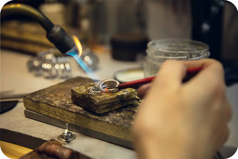 фото нанесения макияжа на лицо девушки 