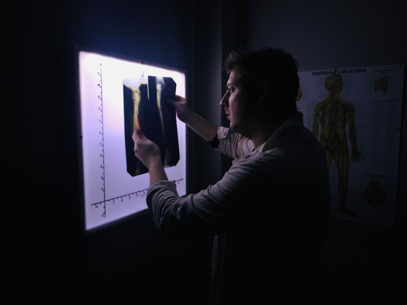 фото нанесения макияжа на лицо девушки 