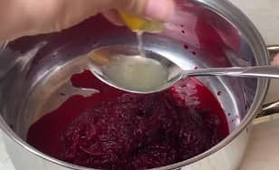 Приготовление холодного свекольника на кефире: шаг 4