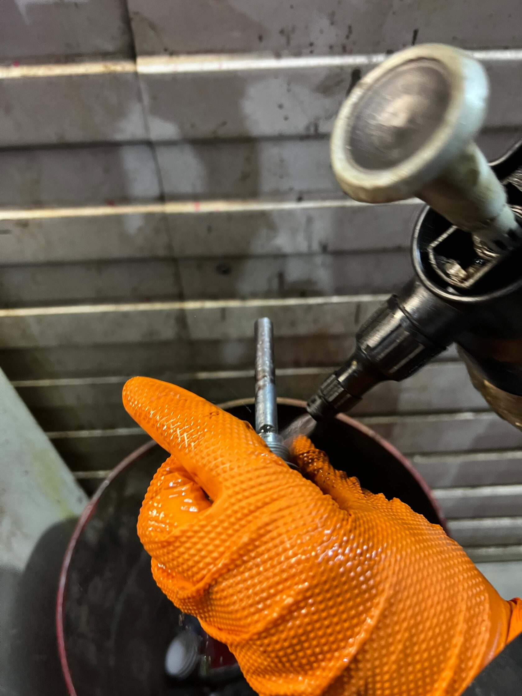 Слив масла через контрольный стакан АКПП Aisin