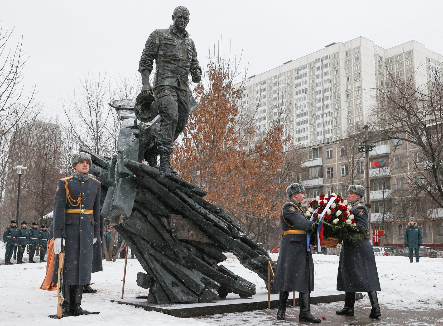 памятники открытые в москве