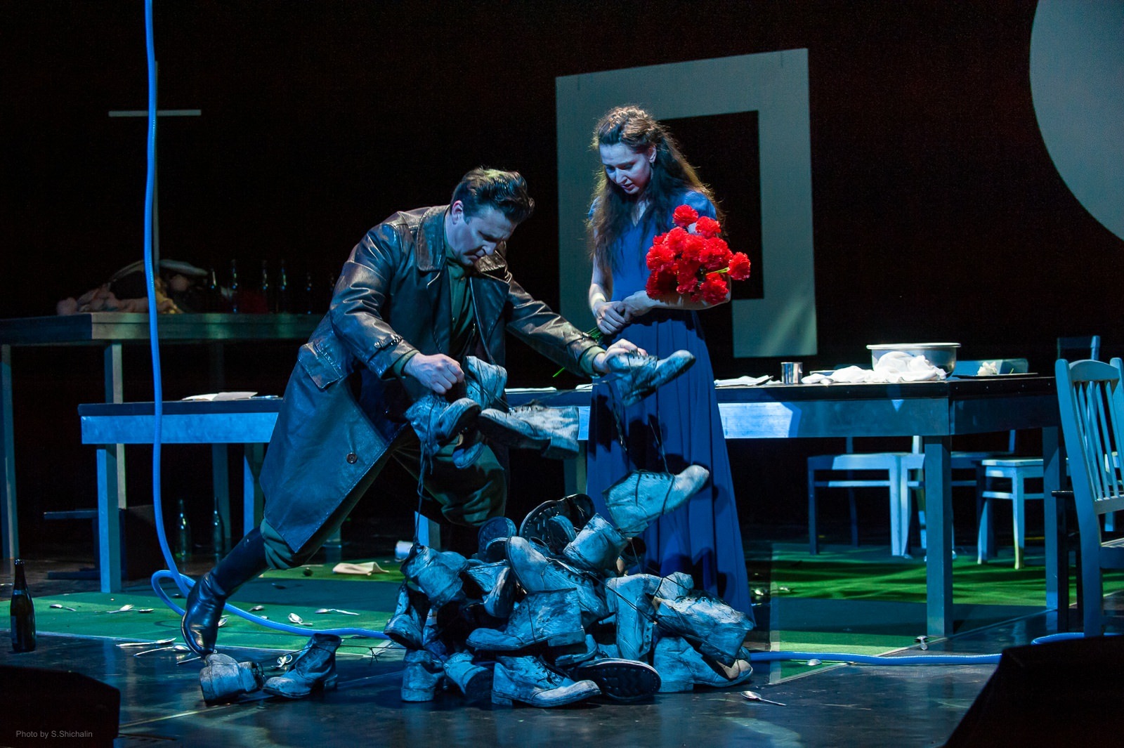 В гостях у Зодчих. Кони за окном 00044