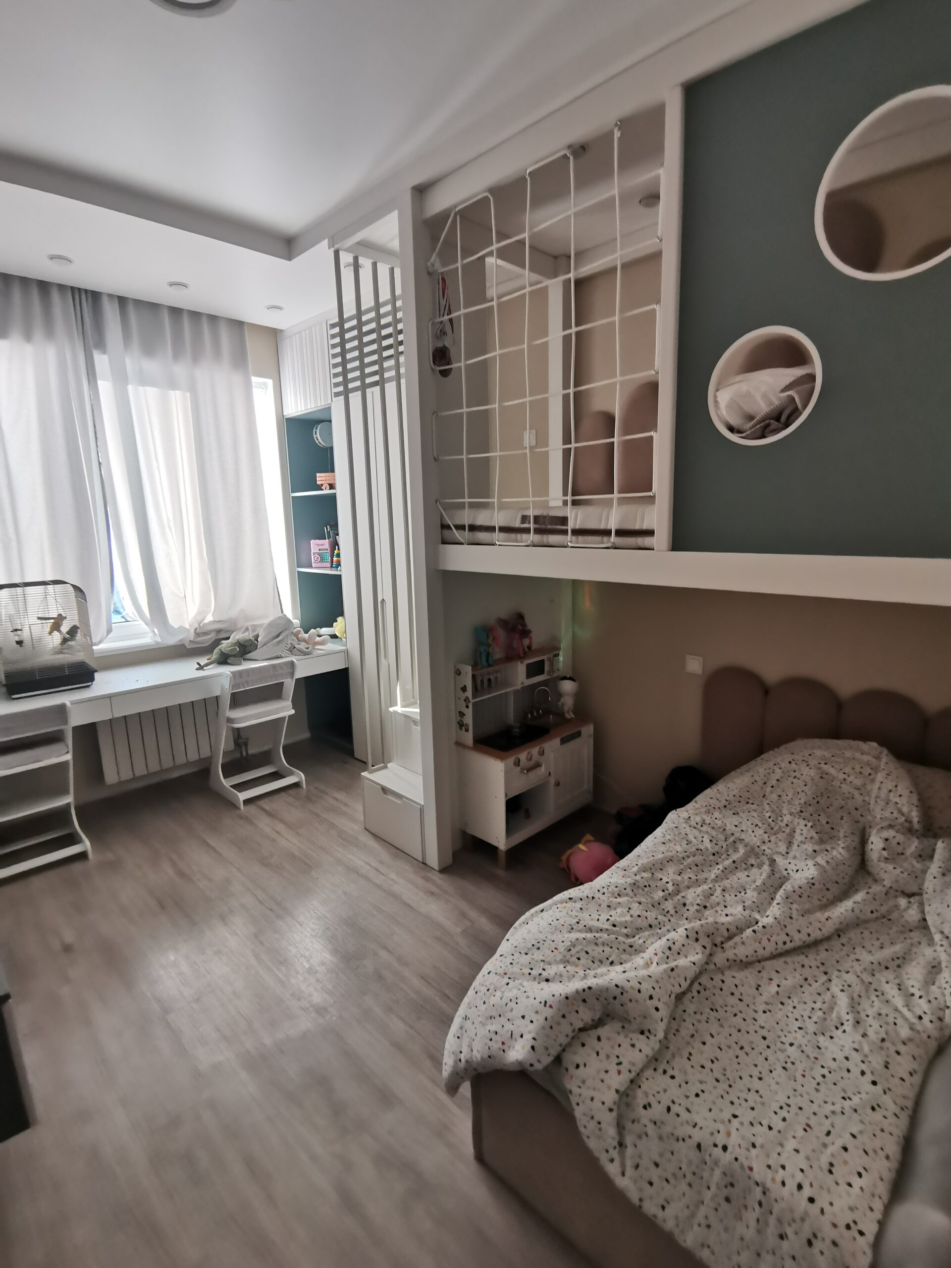 детская мебель на заказ , спальная зона и лестница