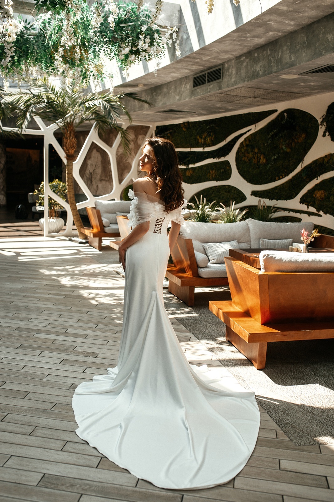 Свадебное платье рыбка со шлейфом Ростов прокат