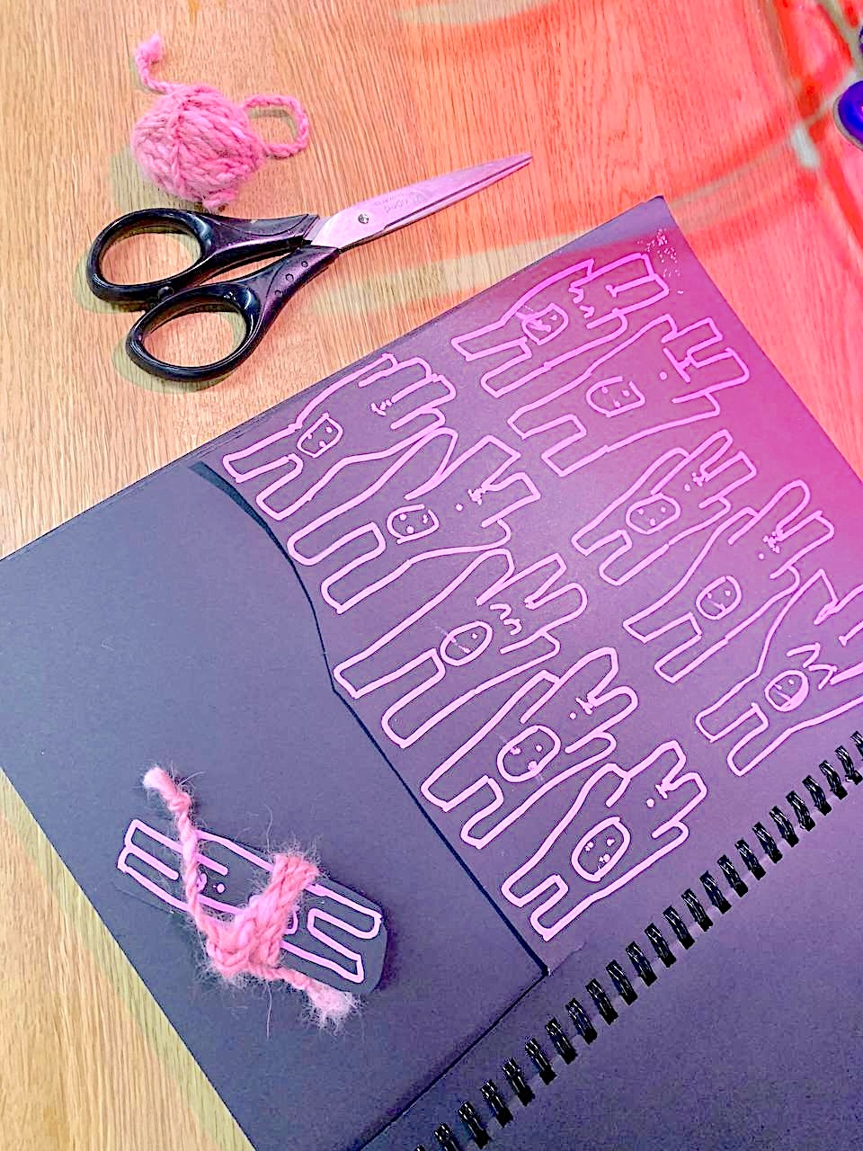 Перформативная практика «Розовая нить радости»