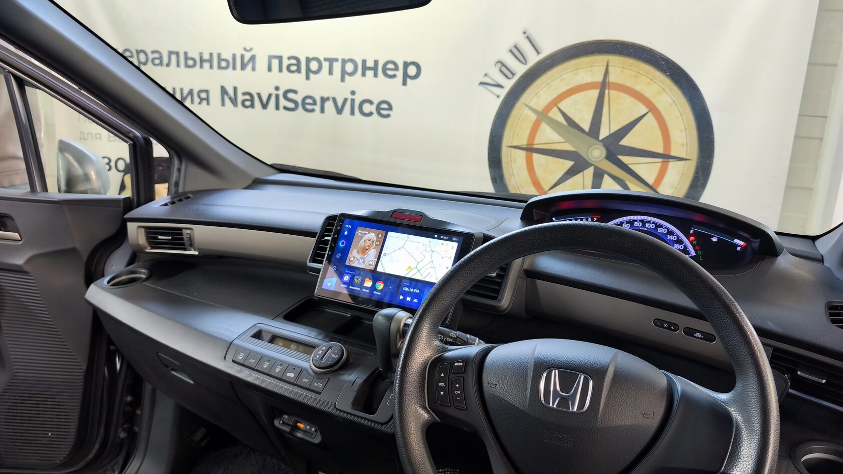 Автомобиль в сервисной зоне