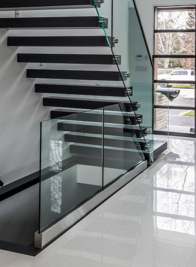 Стеклянный фасад здания фото