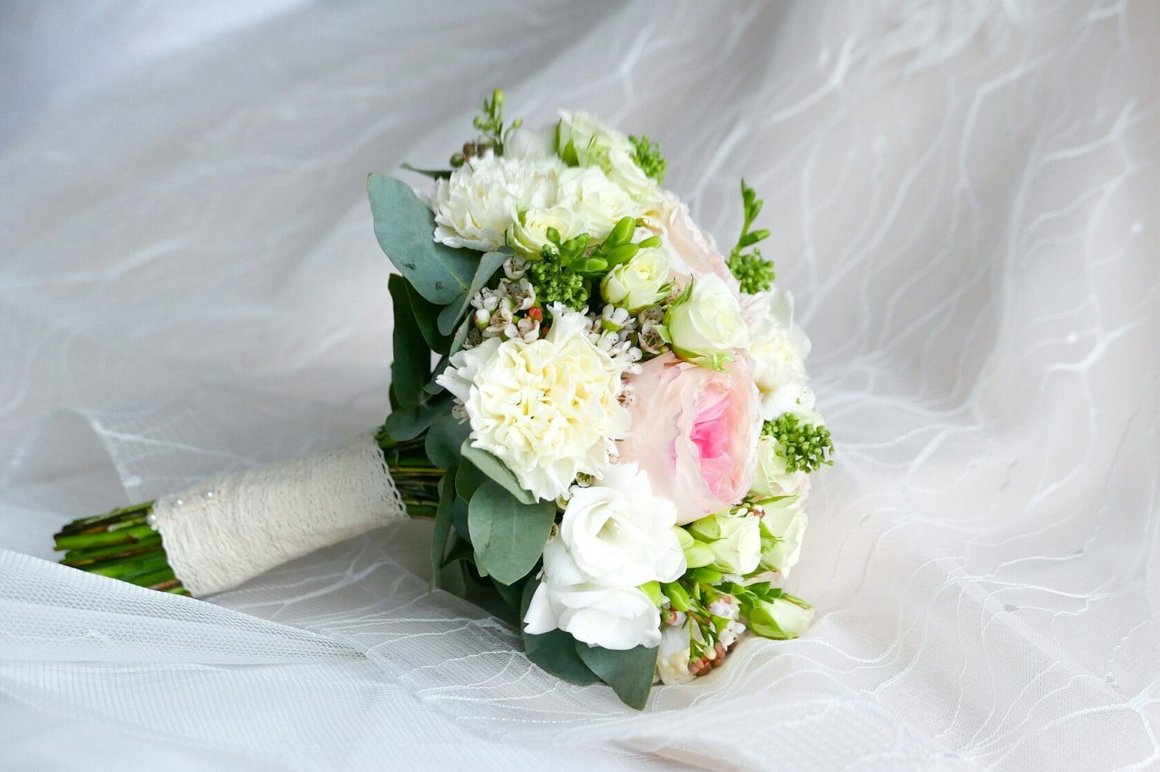 Luxury white and pink bridal bouquet with roses for elegant wedding flowers in Rabat Morocco