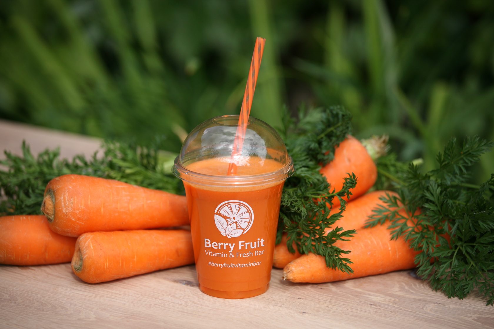Свежевыжатая морковь. Морковный Фреш. Морковный сок. Морковь сок. Сок морковный витаминный.