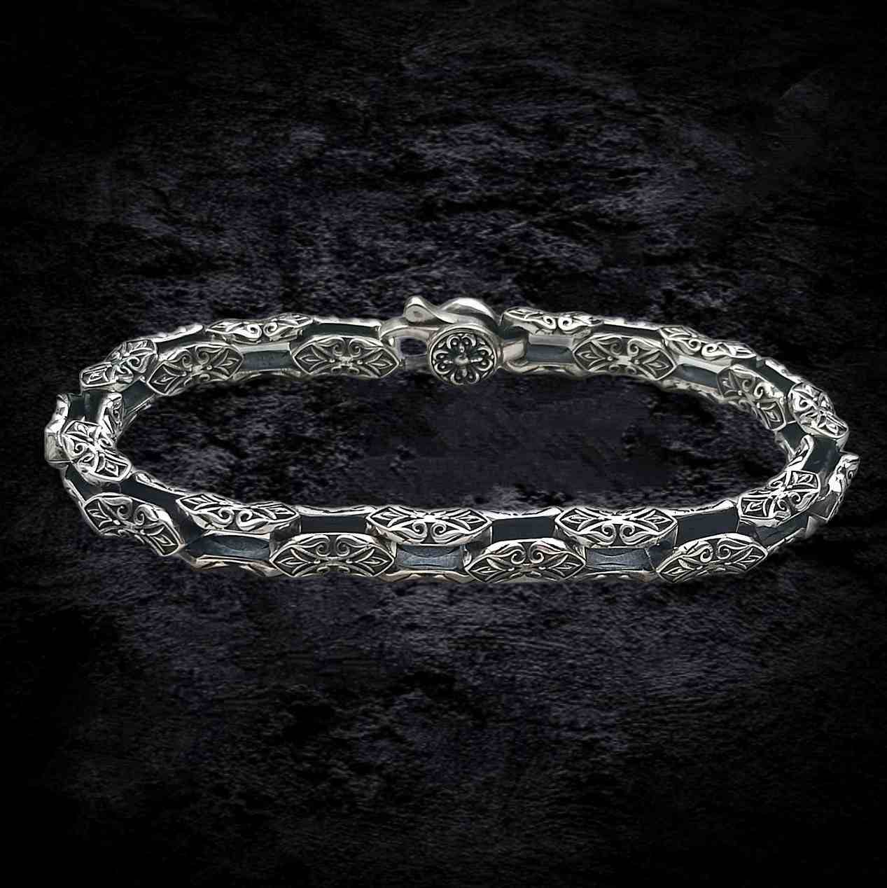 байкерский браслет, тяжёлый мужской браслет, брутальный браслет.