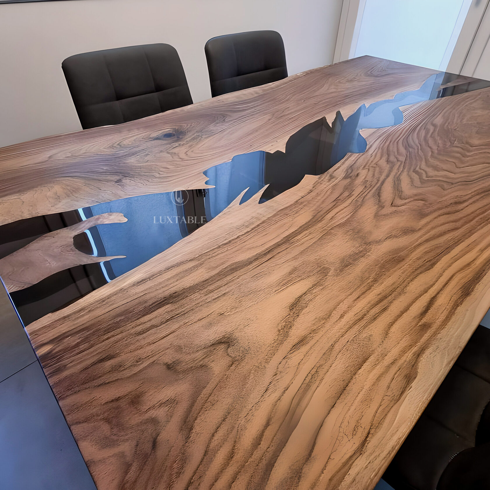 Epoxidharz Tische Alagoas aus europäischem Nussbaum und hellblauem Epoxidharz mit Metallic Effekt