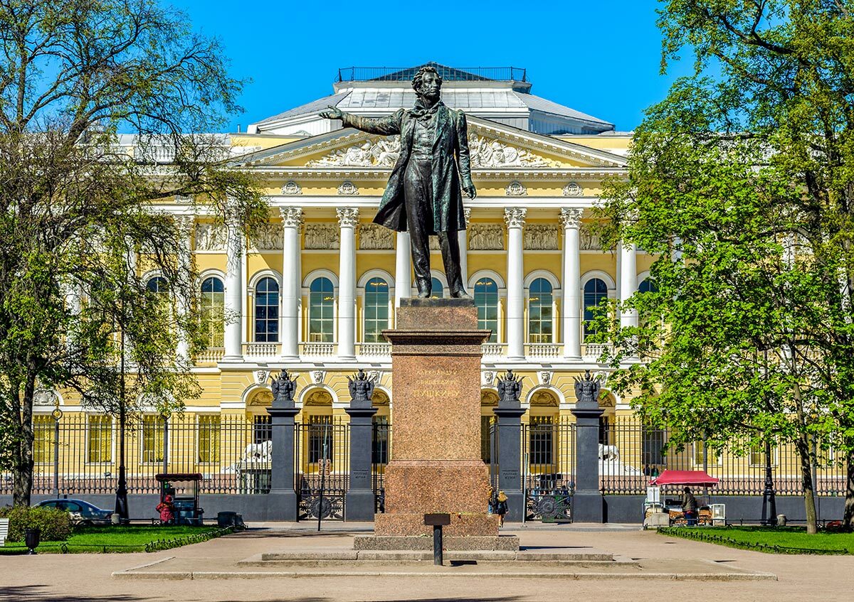 площадь искусств в санкт петербурге памятник пушкину