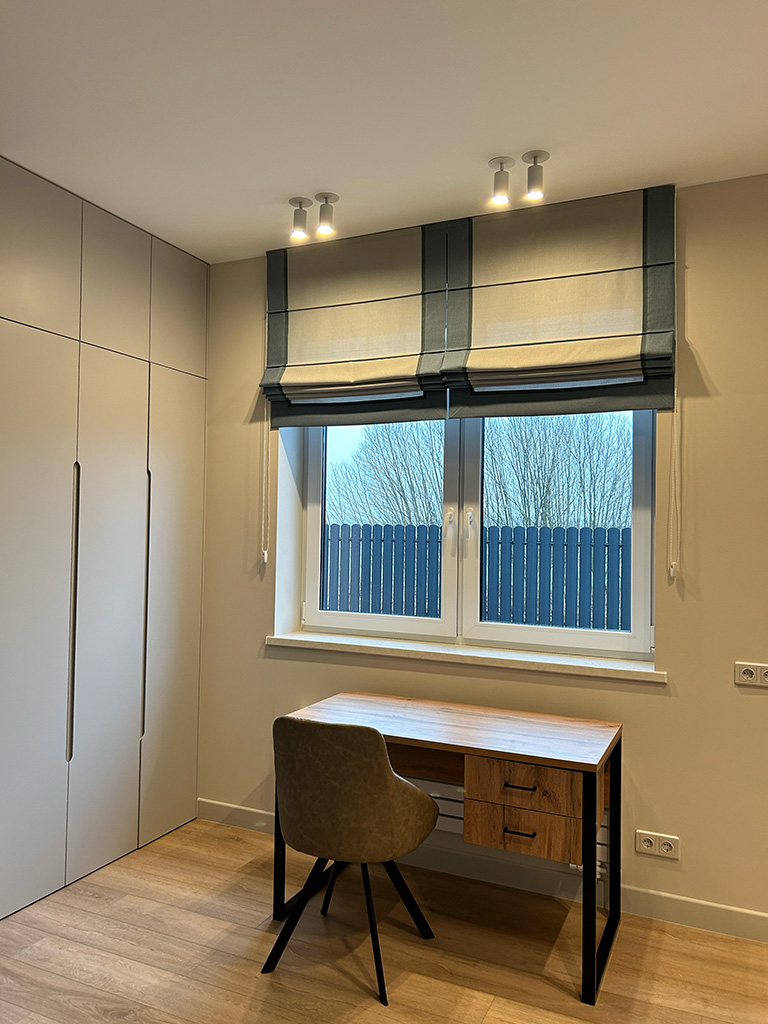 римские шторы в офисе