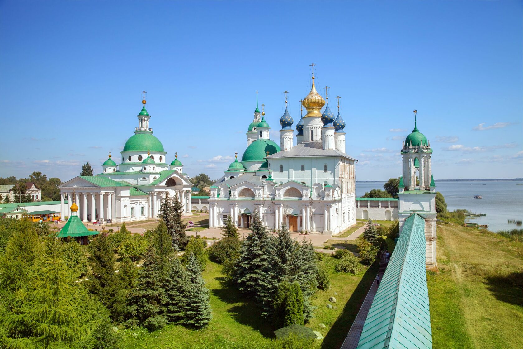 Яковлевский монастырь летом Ростов Великий фото
