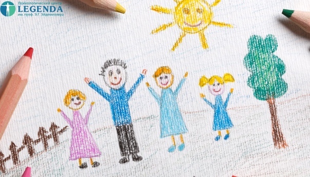 Рисунок счастливой семьи на листе бумаги
