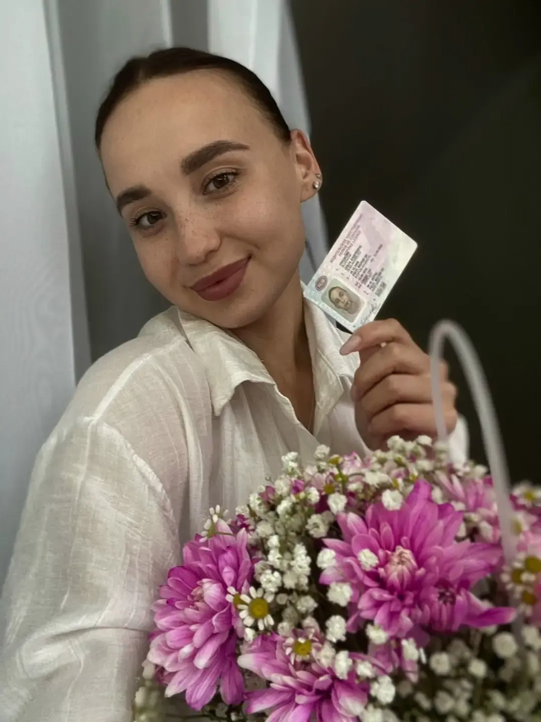 Глушкова Ольга после сдачи экзамена в ГИБДД