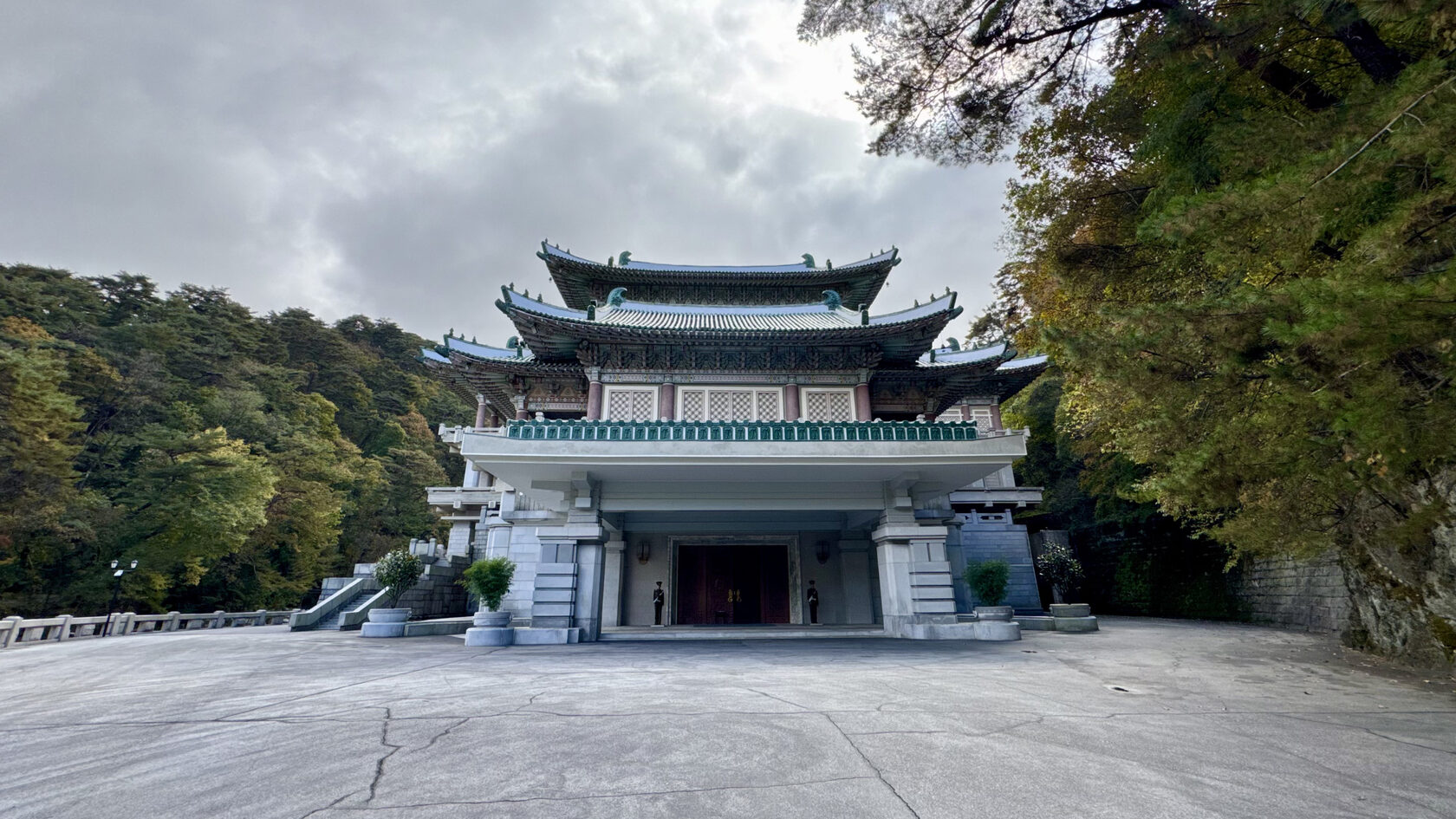 Международная выставка дружбы. Горы Мёхян. КНДР (Северная Корея)