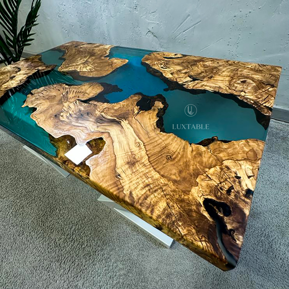 Epoxidharz Tische Alagoas aus europäischem Nussbaum und hellblauem Epoxidharz mit Metallic Effekt