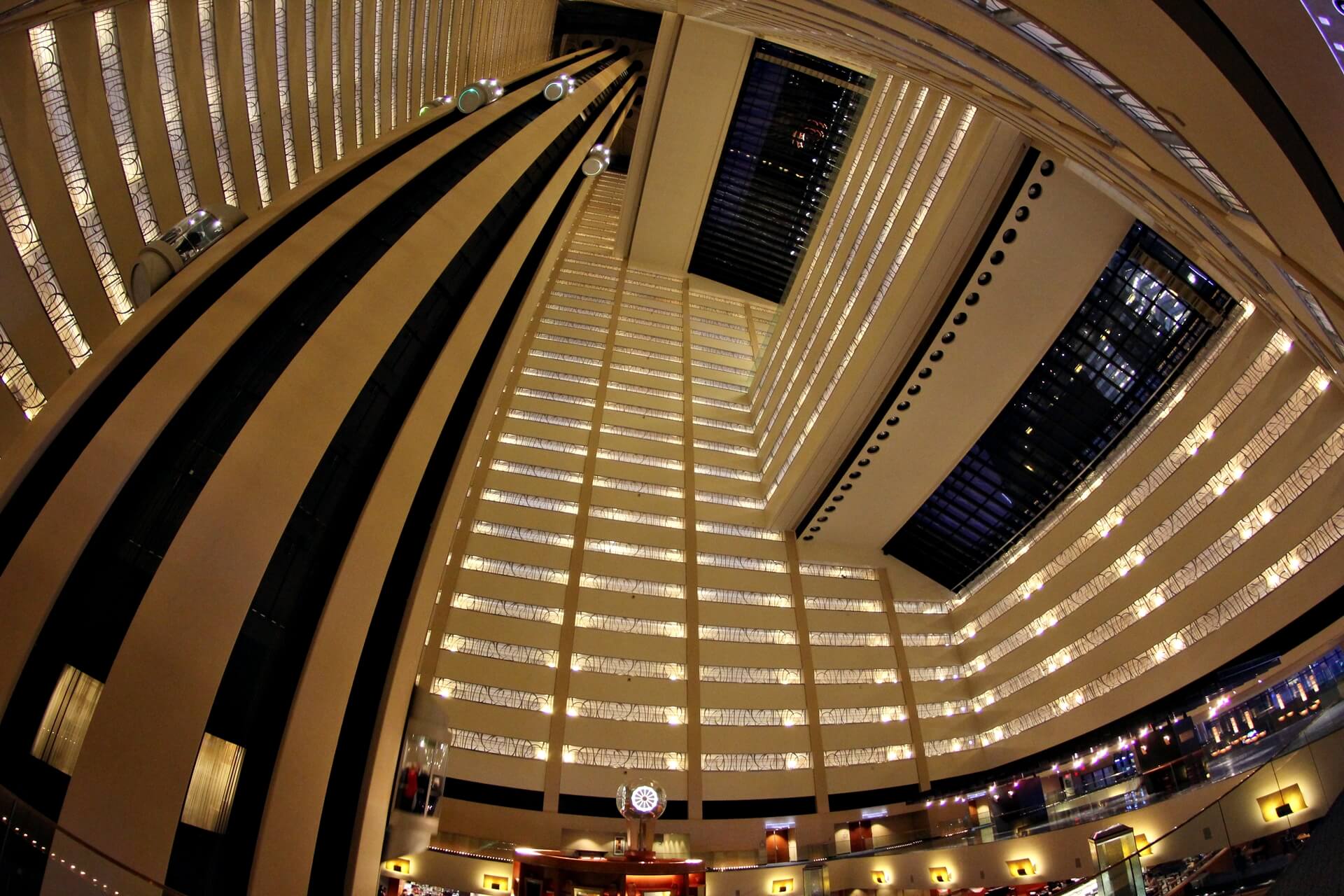 Atlanta Marriott Marquis, США — место съёмок фильма «Голодные игры» /  Комбат-туры