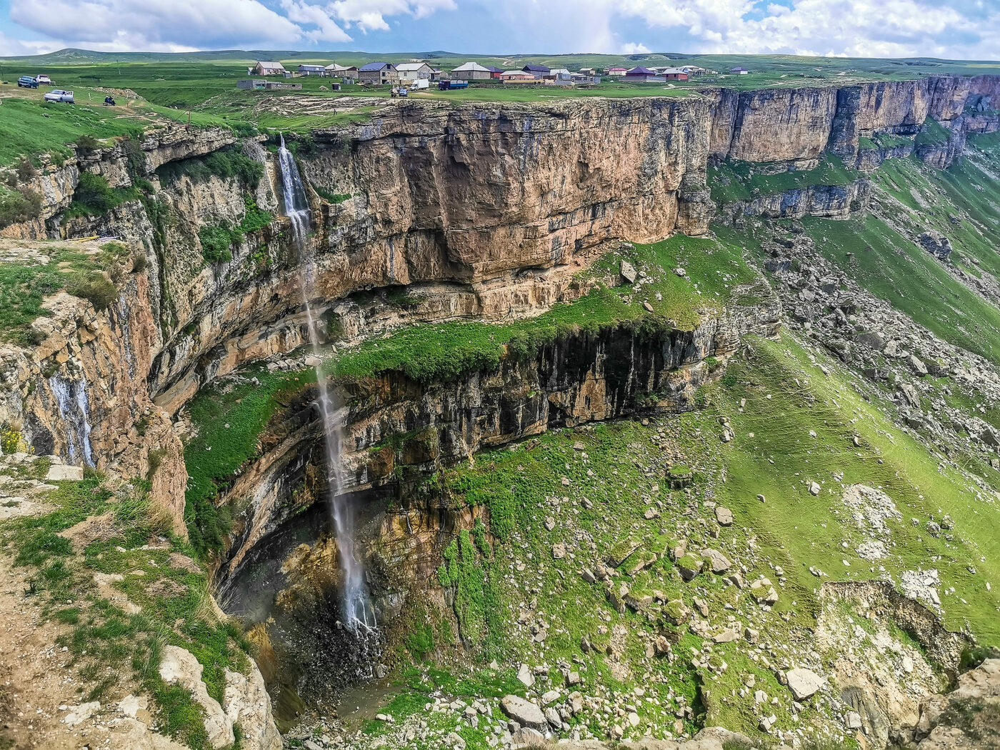 Тур в дагестан из красноярска 2024. Плато Матлас и водопады. Плато Матлас Дагестан. Хунзах Дагестан Матлас. Водопад Матлас в Дагестане.