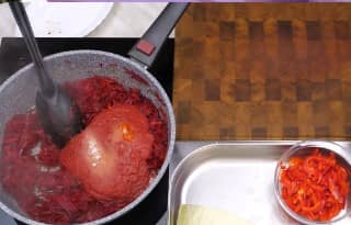 Приготовление борща со свеклой и свежей капустой: шаг 9