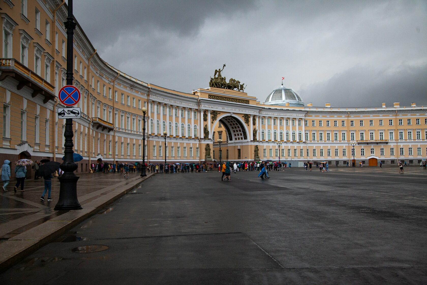 Дворцовая площадь, Россия, Санкт-Петербург, ​Дворцовая площадь, 6-8​, Большая Морская ул., 2​, набережная реки Мойки, 39-47