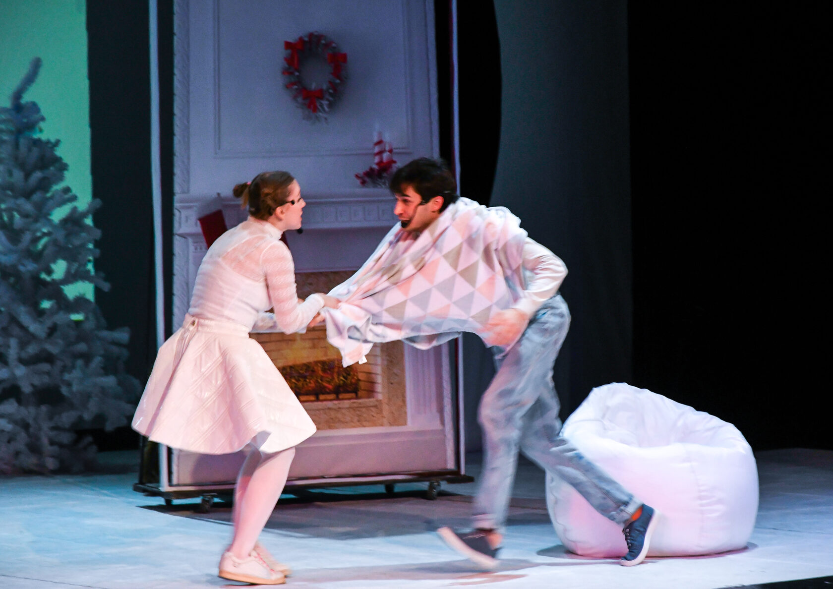 два мороза спектакль. гитис театр два мороза. два мороза театр гитис. сюжет новогоднего представления с 18 декабря. скоро праздник готовимся наряжаться.