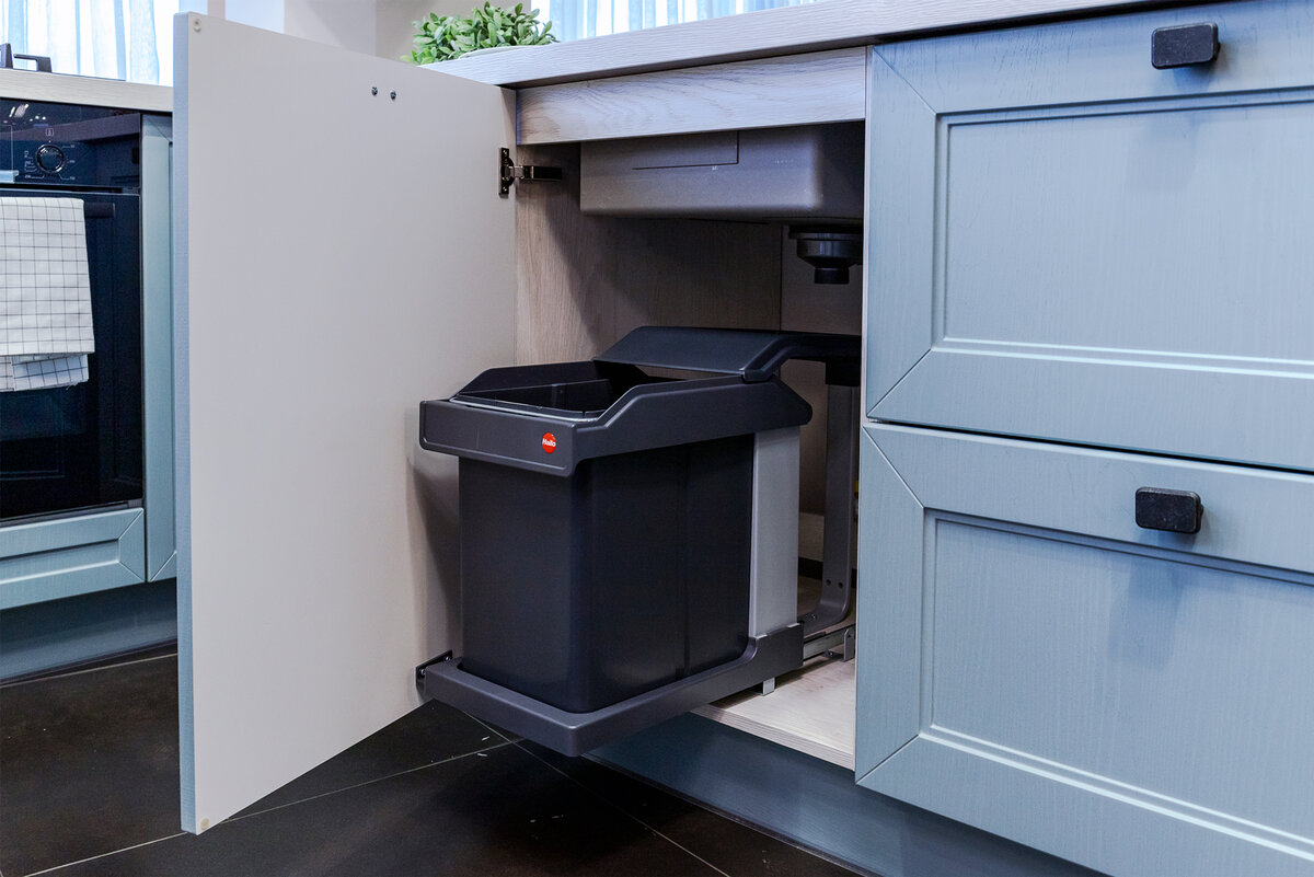 Рамочный фасад, имитированный фрезеровкой, гладкий с обратной стороны. Кухня ШЕФФИЛД (МДФ+ПВХ)