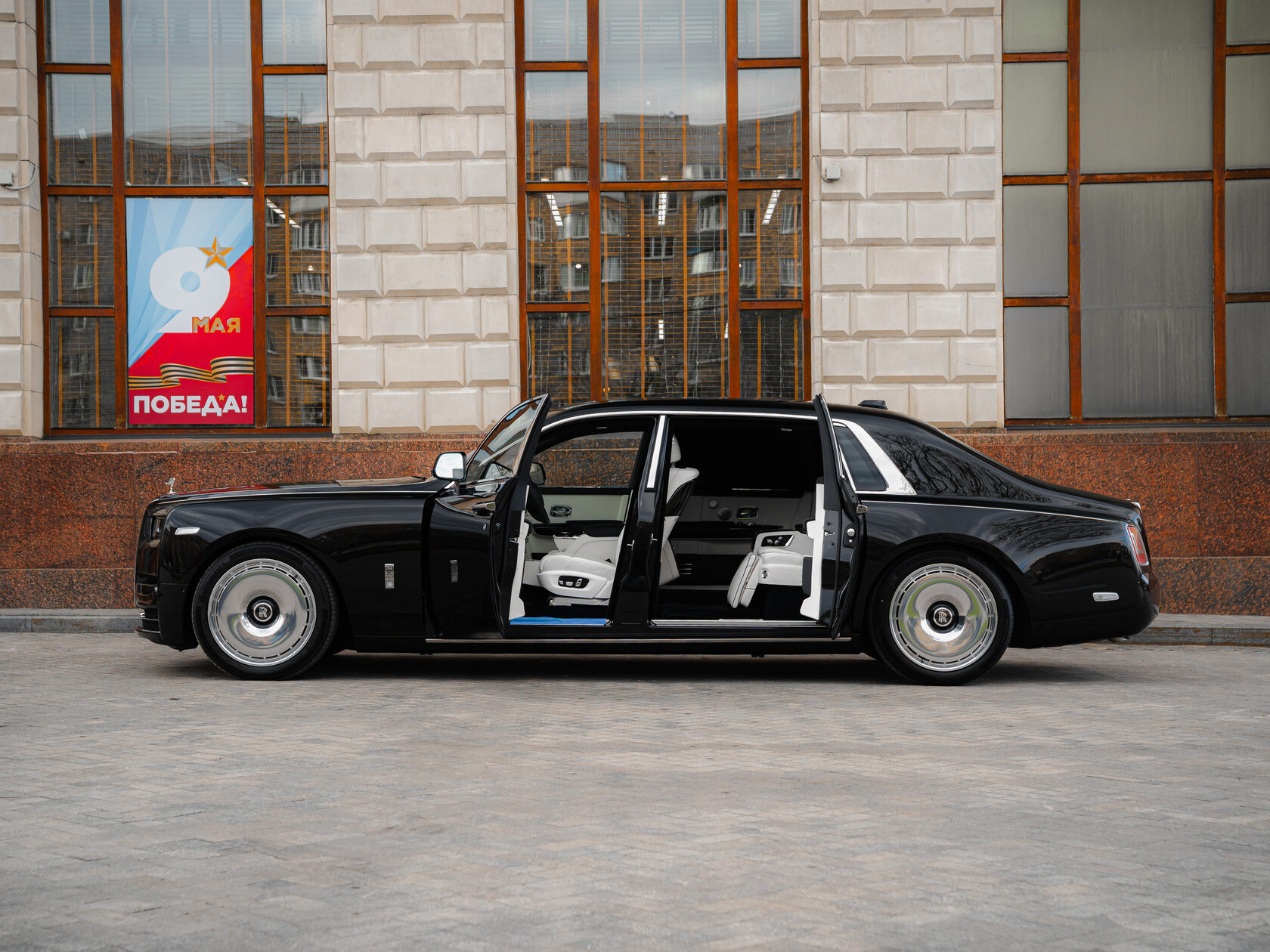 ROLLS-ROYCE Phantom Extended в наличии | купить Роллс Ройс в