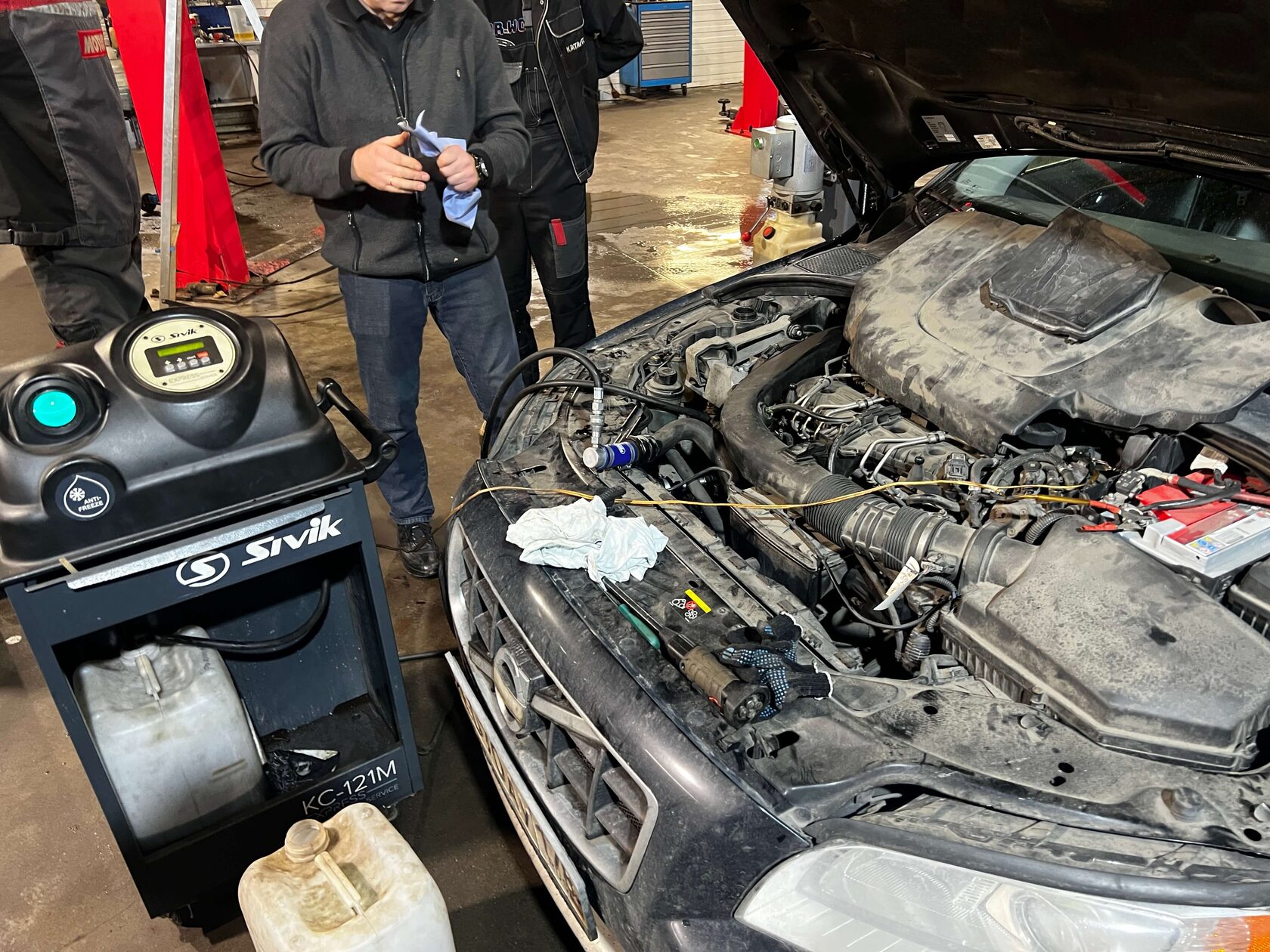 Аппаратная замена антифриза Volvo XC70 процесс