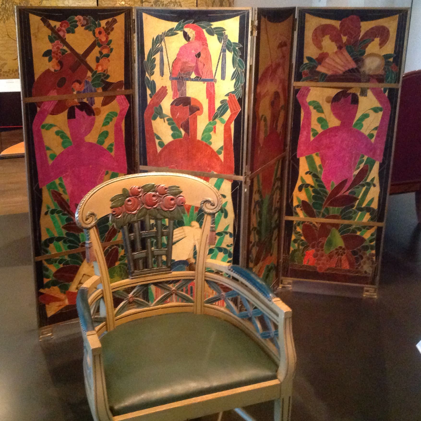 Стул в стиле ар-деко 1912 и расписная ширма