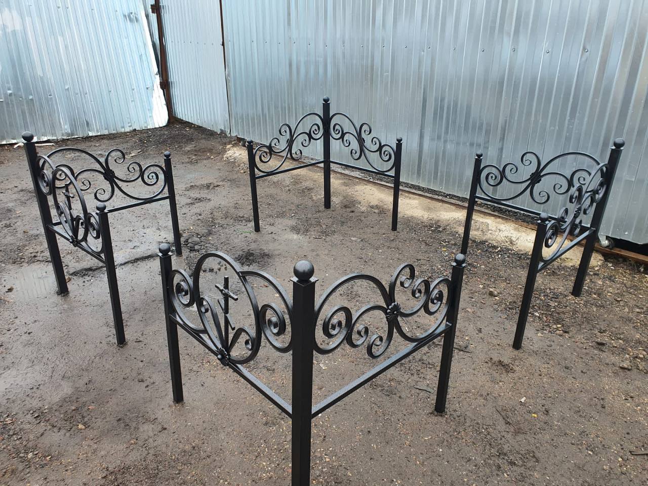 уголки на могилу