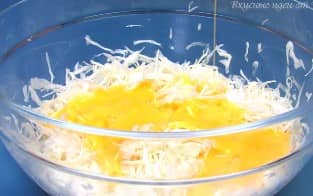 Приготовление капустных оладий из сырой капусты на сковороде: шаг 4