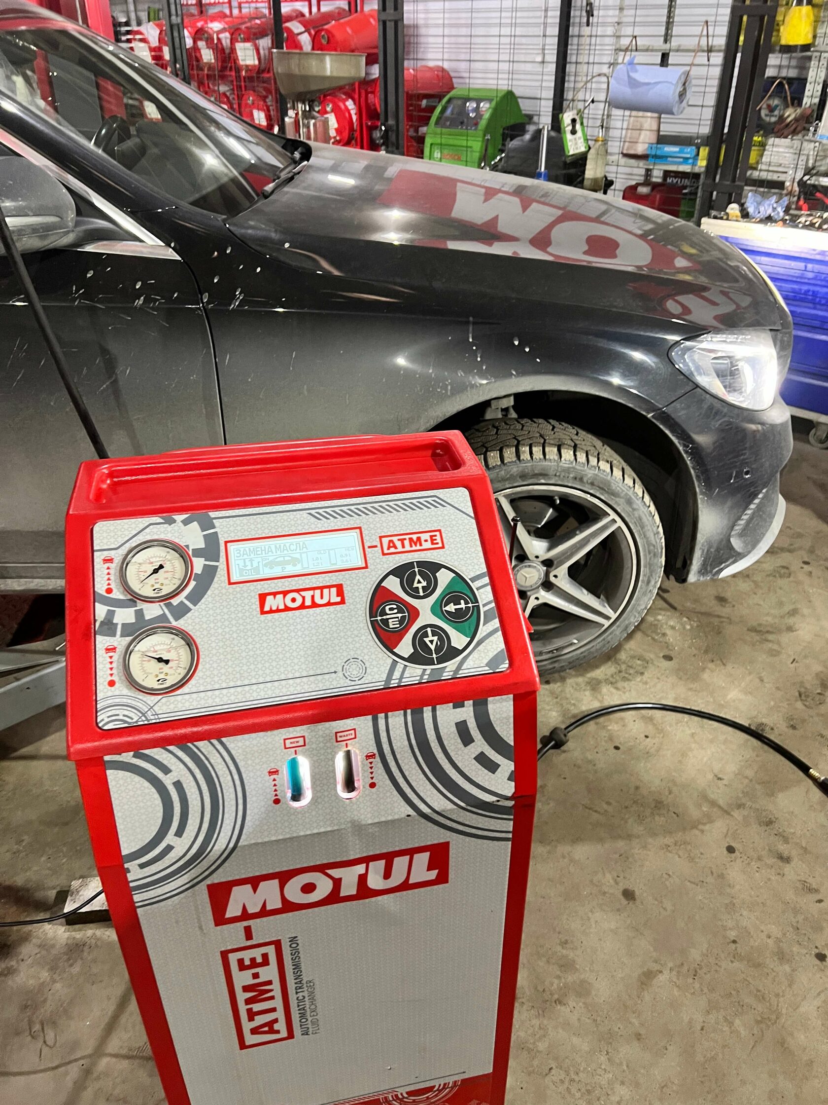 Процесс замещения масла Motul Evo