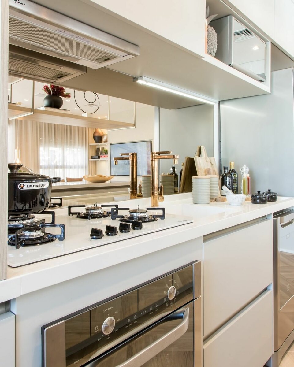 Современный дизайн интерьера предлагает массу хороших идей для владельцев малогабаритных квартир и особенно — кухонь.-13
