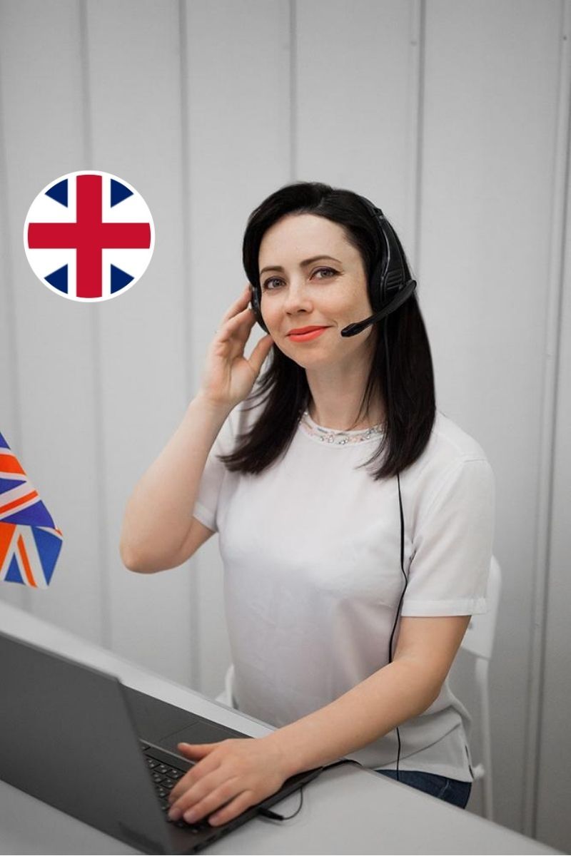 пенсионеры за партой. пенсионеры изучают английский. курсы английского для пенсионеров. английский язык для пожилых. английский для пенсионеров.