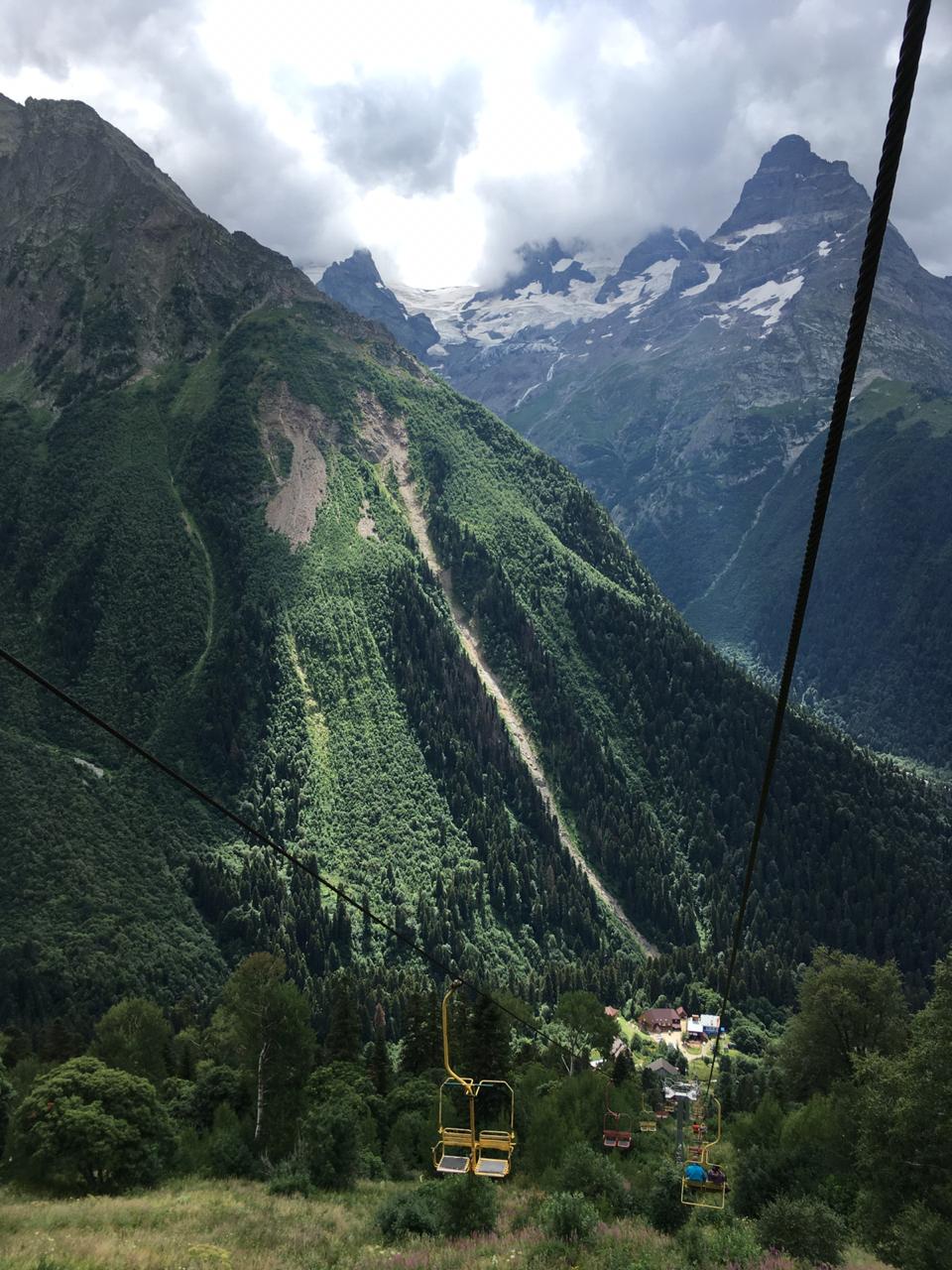 Ущелье аманауз домбай. Андерсен 4 домбай. Домбай для детей. Гостиница домбай мустанг. Домбай (курортный посёлок) отели.