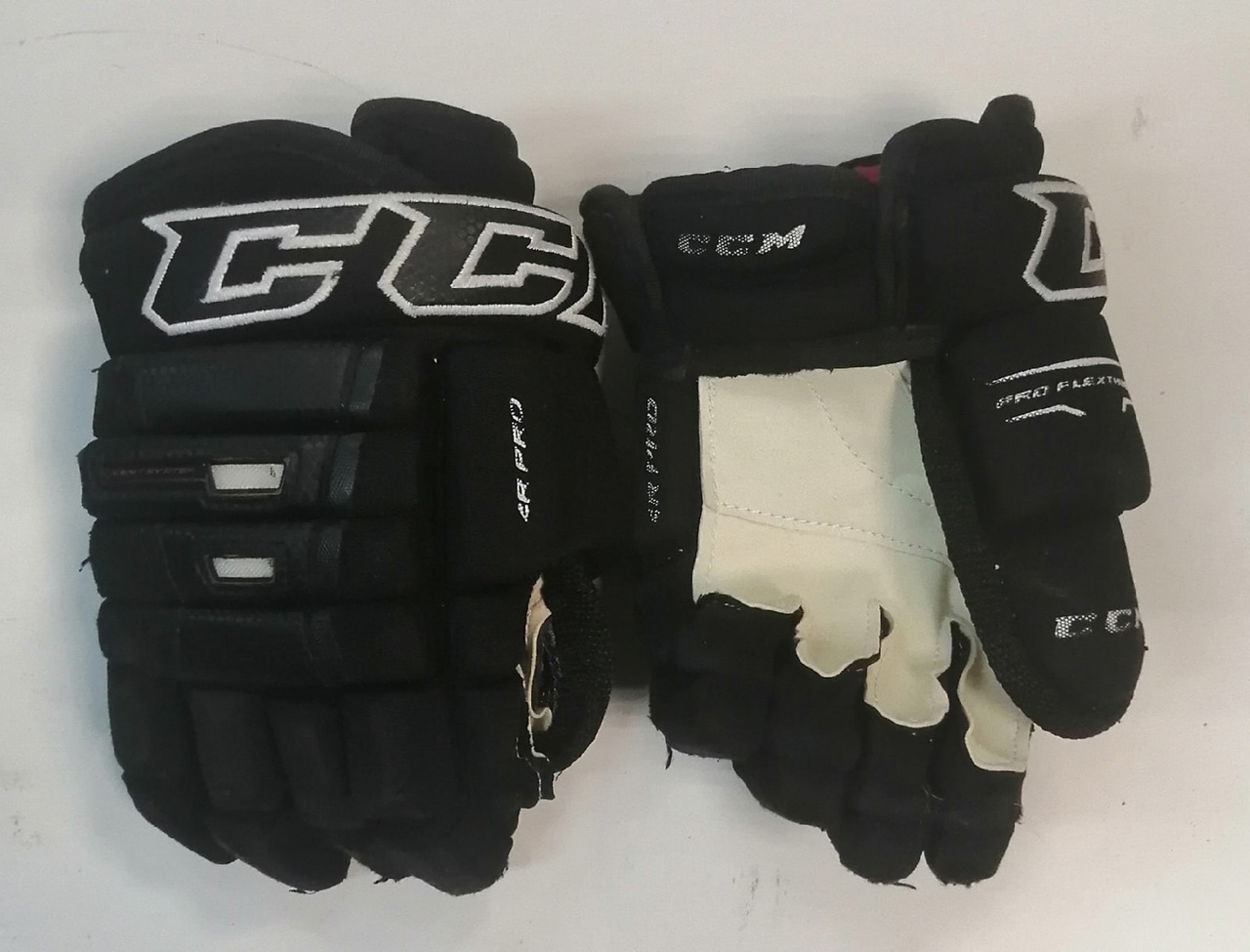Ccm as4. Краги хоккейные ccm 4r. ccm 0004 volvo.