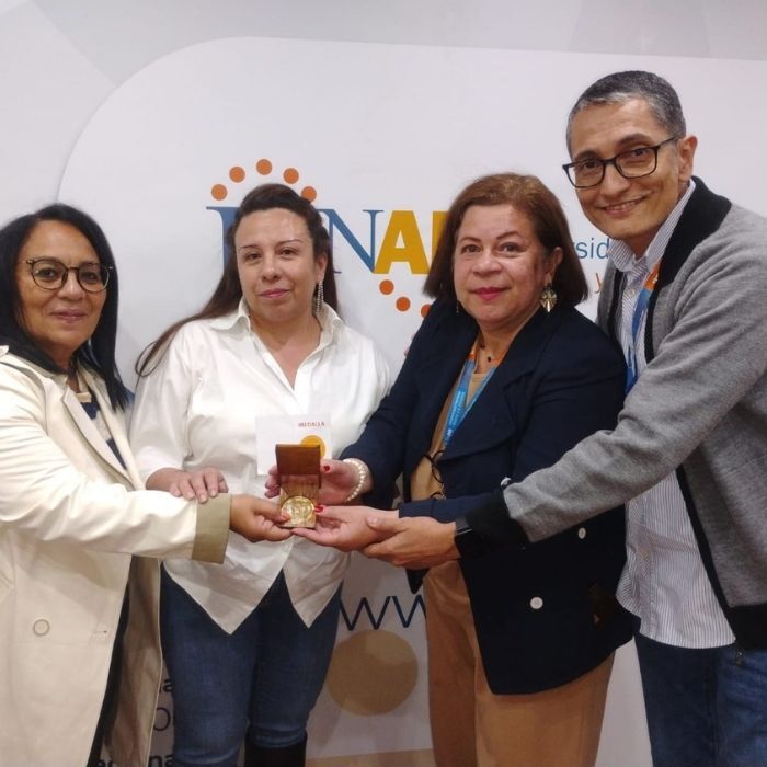 UNAD recibe reconocimiento internacional por su aporte a la radio comunitaria y educativa