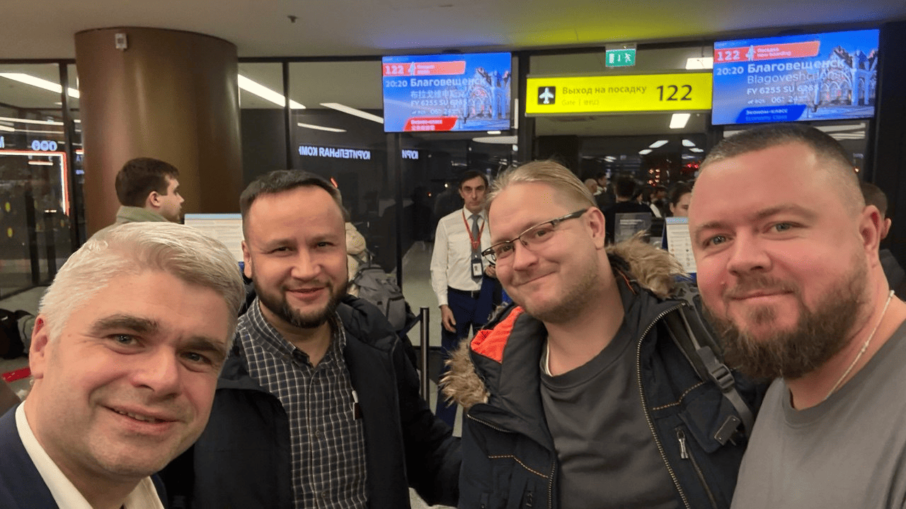 … и не очень официальный (в дороге на космодром «Восточный»)