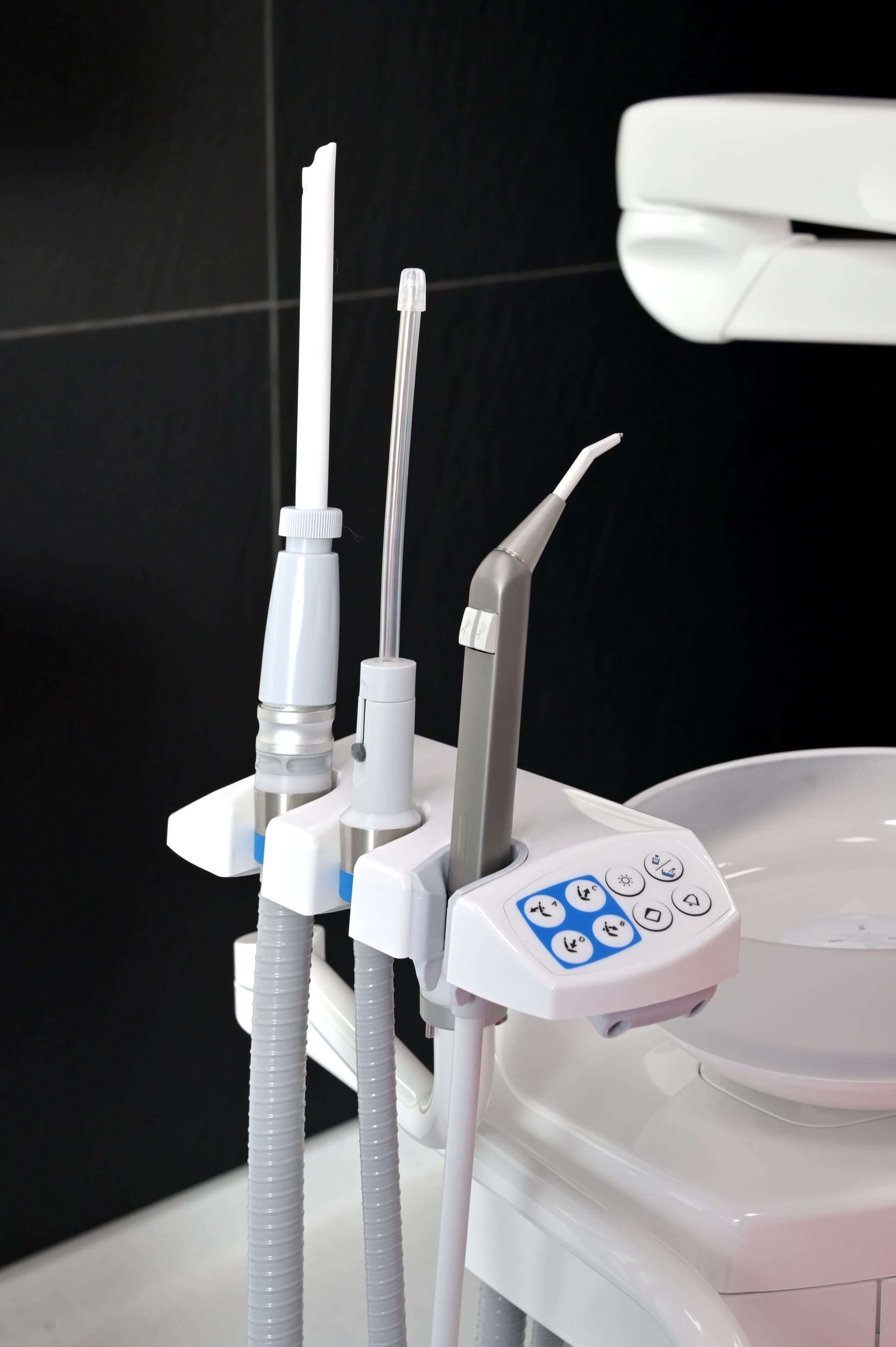 Отбеливание зубов системой Amazing White в Москве – стоматология Пробел