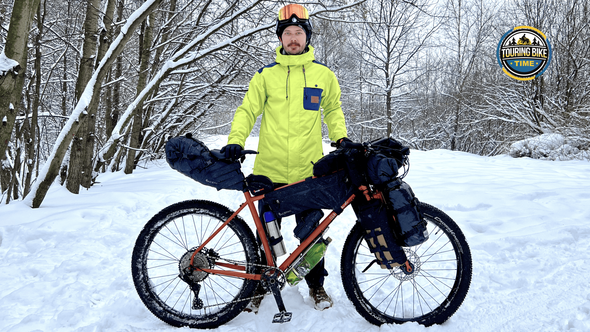 Автор статьи Александр и Shulz Mom's Favorite в экипировке bikepacking
