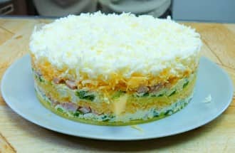 Приготовление салата «Невеста» с копчёной курицей и плавленным сыром: шаг 13