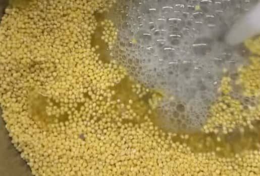 Приготовление пшённой каши с сыром: шаг 1