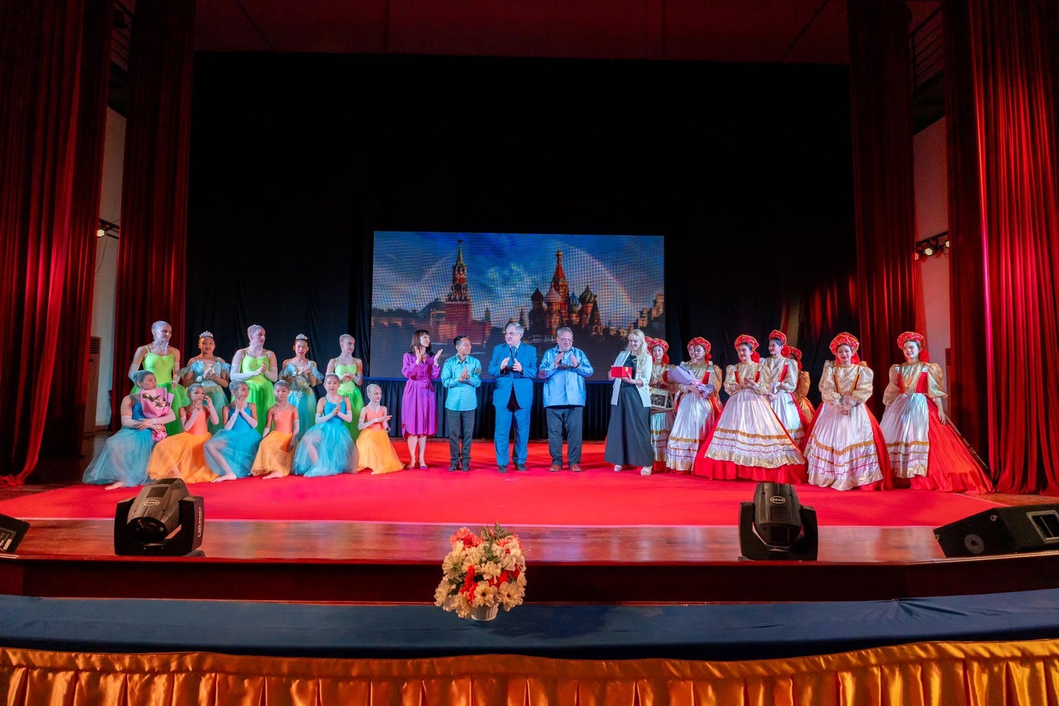 Жители Лаоса познакомились с русской культурой