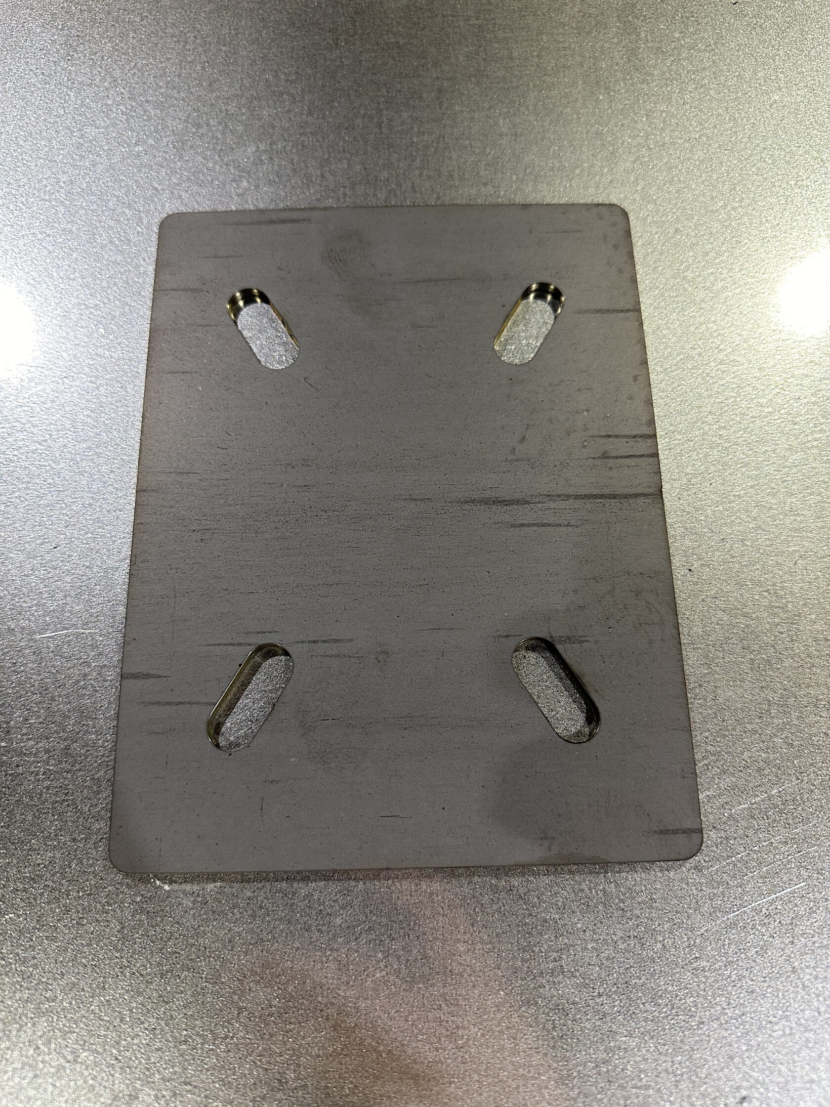 Лазерная резка алюминия, нержавеющей и оцинкованной стали в Москве