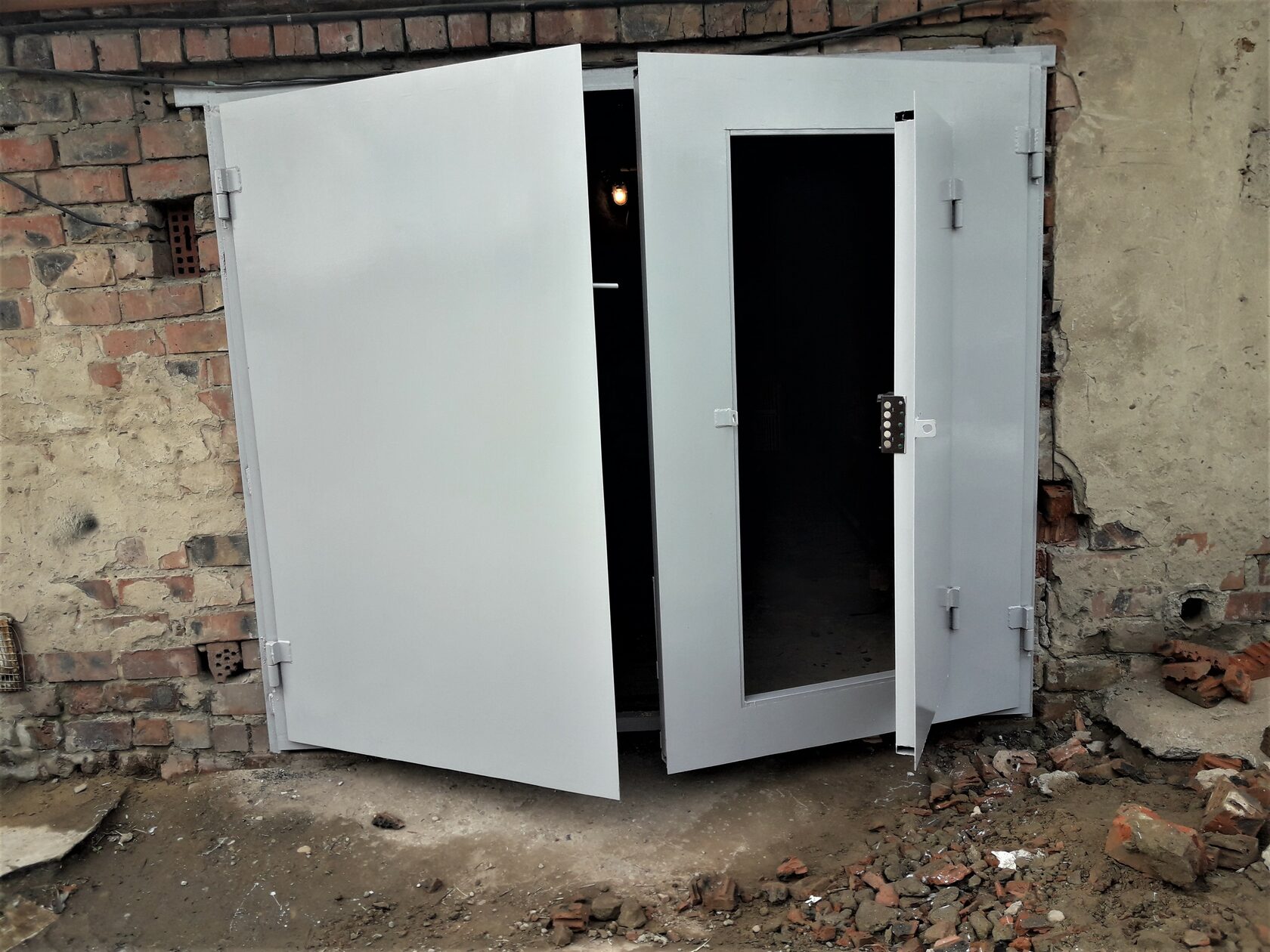 Ворота распашные гаражные, металлические - купить. Цена от производителя