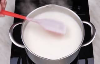 Приготовление сыра из молока яиц сметаны: шаг 4