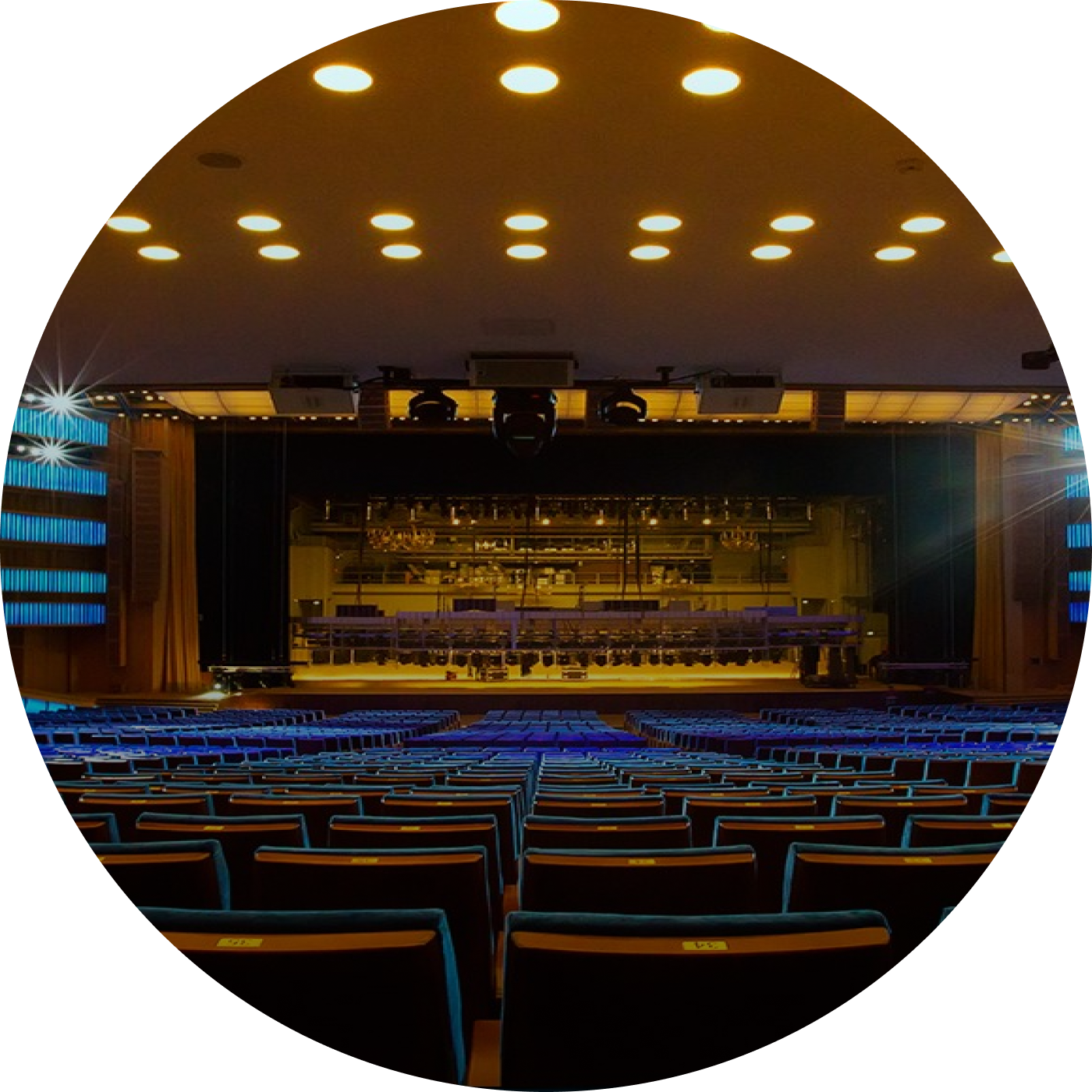 Концертный зал кремлевский мест. Кремлевский концертный зал. Киноконцертный театр "космос" концертный зал. Театрально-концертный зал ЦДКЖ. Кремлевский концертный зал логотип.
